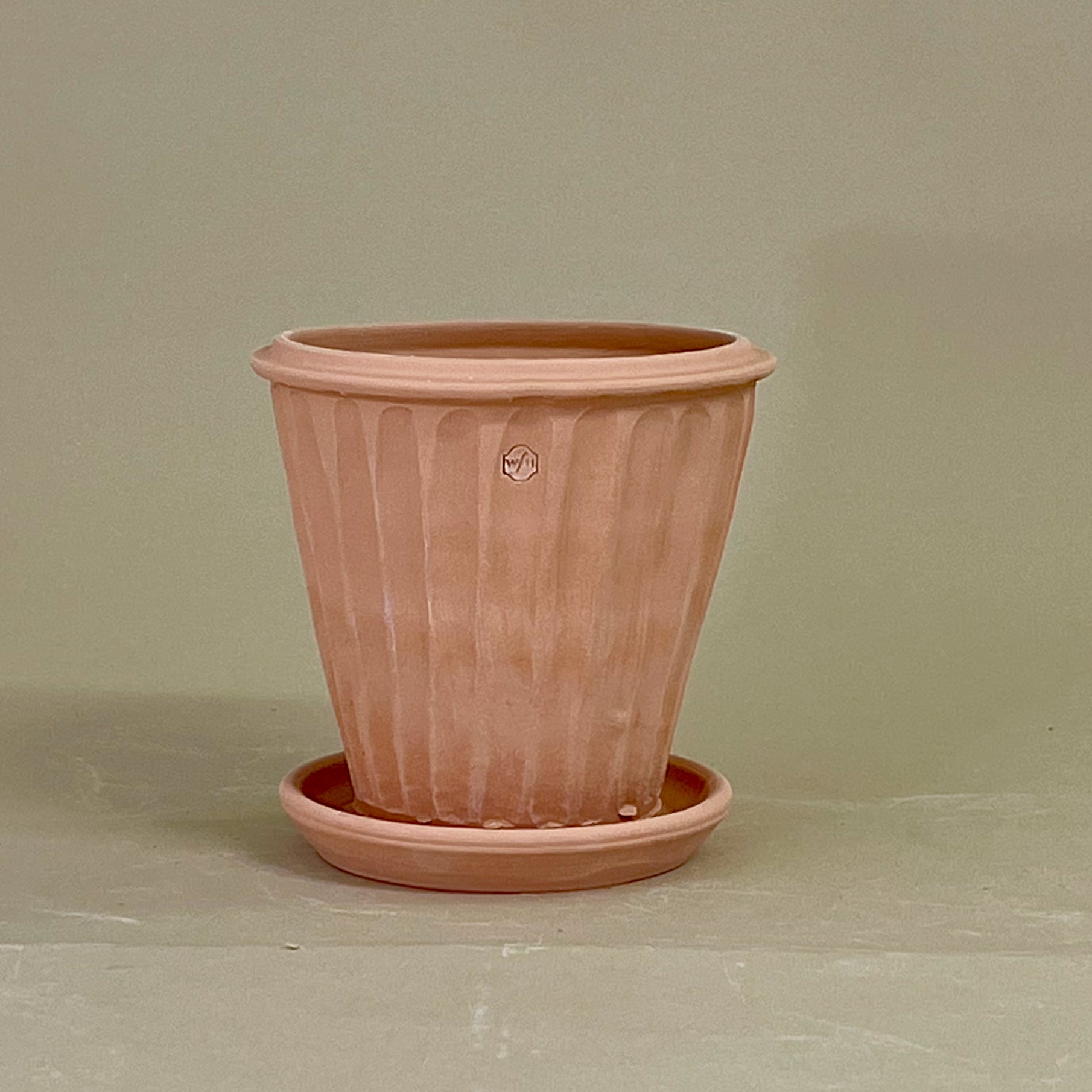 Fluted Tuscan Full Pot with Saucer