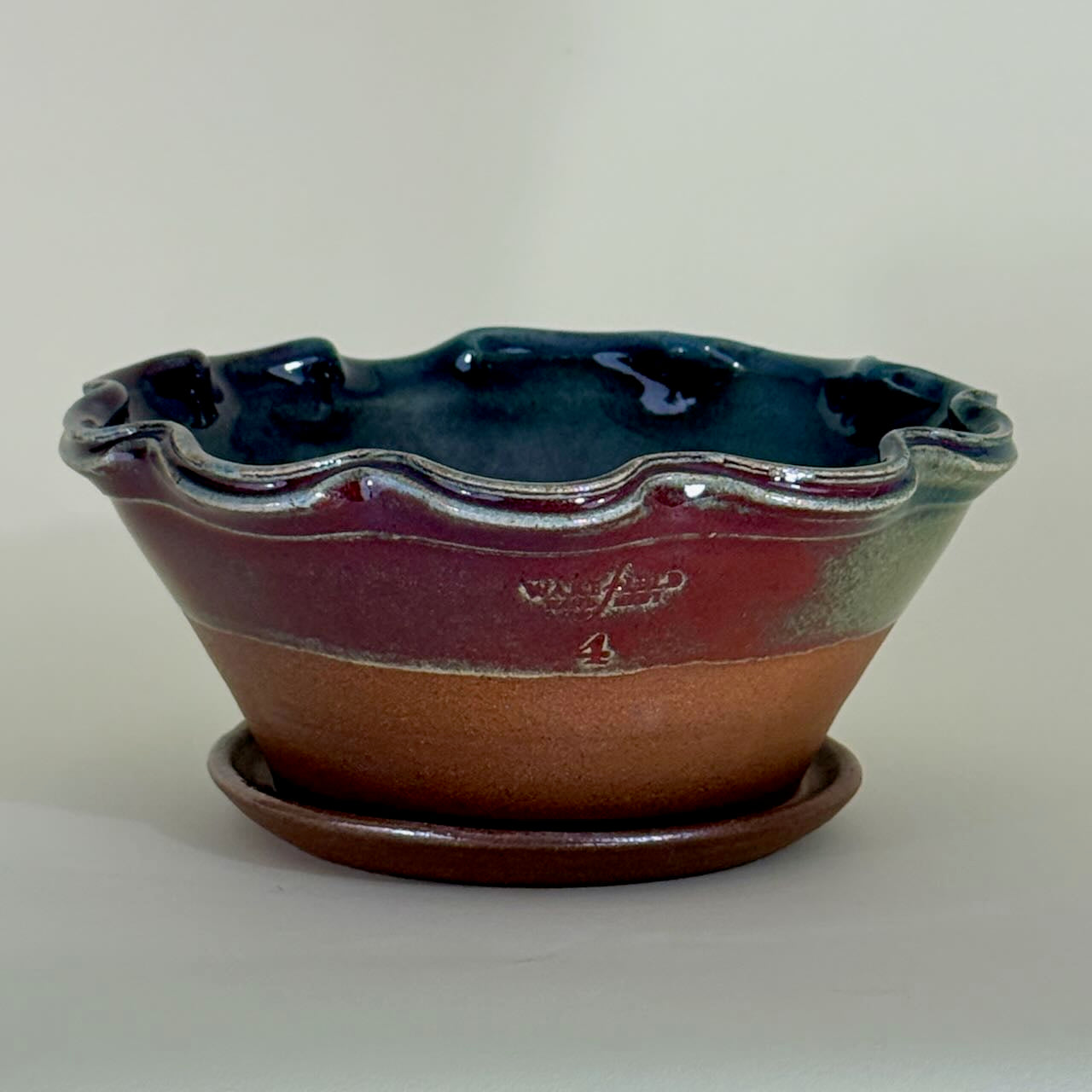English Split Rim Scallop with Attached Saucer