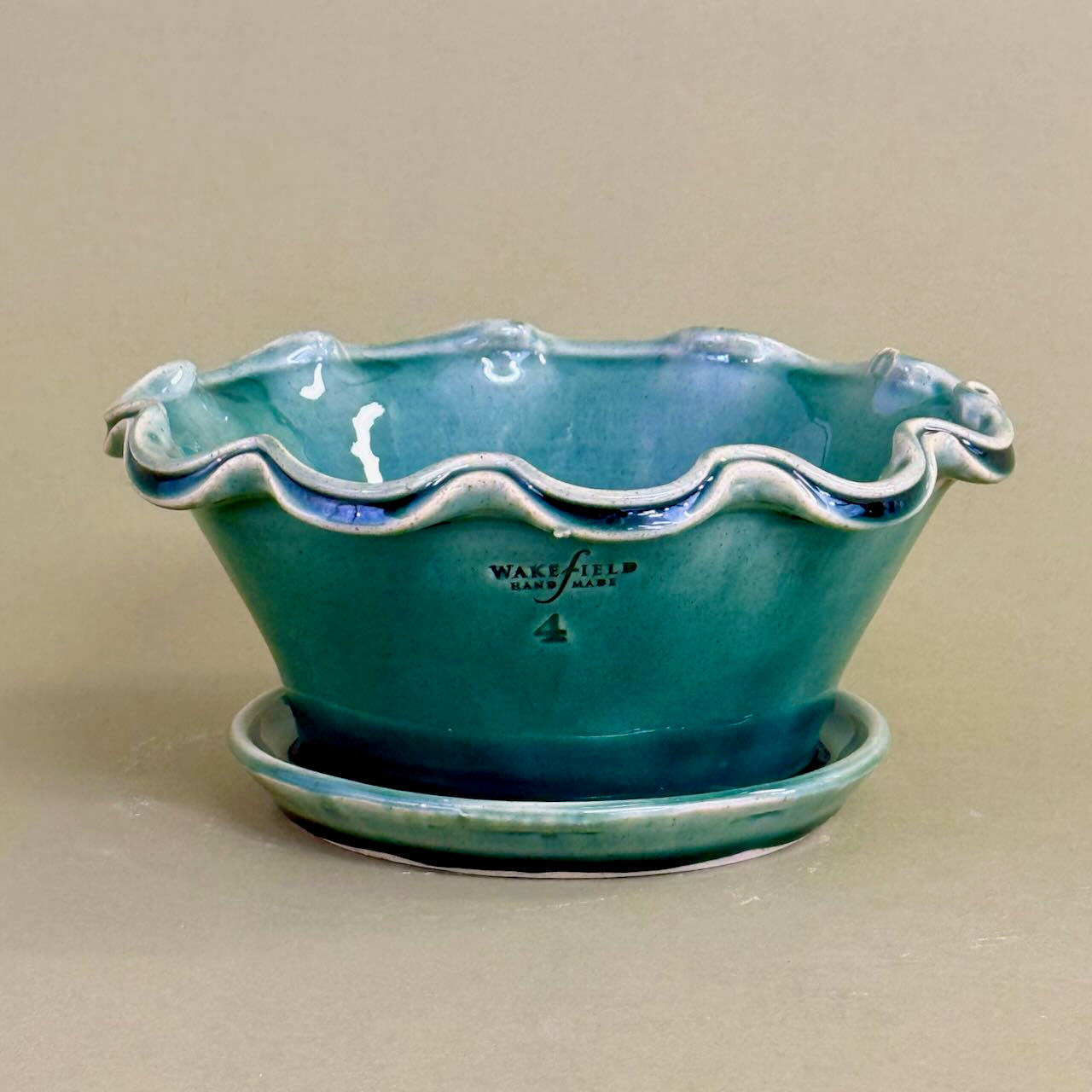 Glazed Stoneware English Split Rim Scallop with Attached Saucer