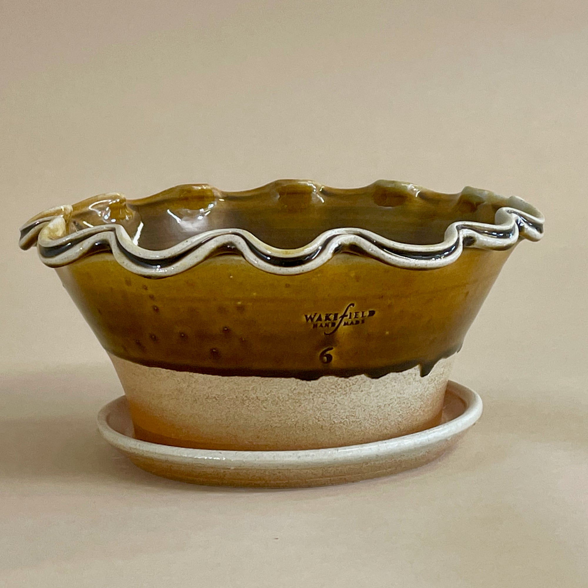 English Split Rim Scallop with Attached Saucer