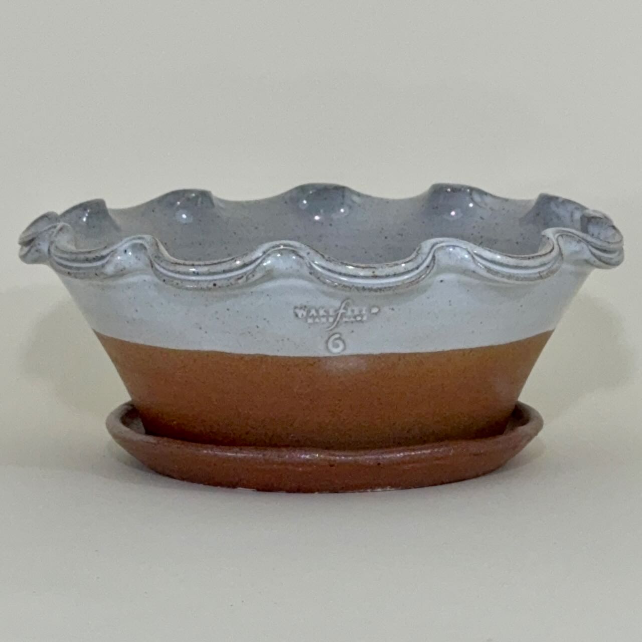 English Split Rim Scallop with Attached Saucer