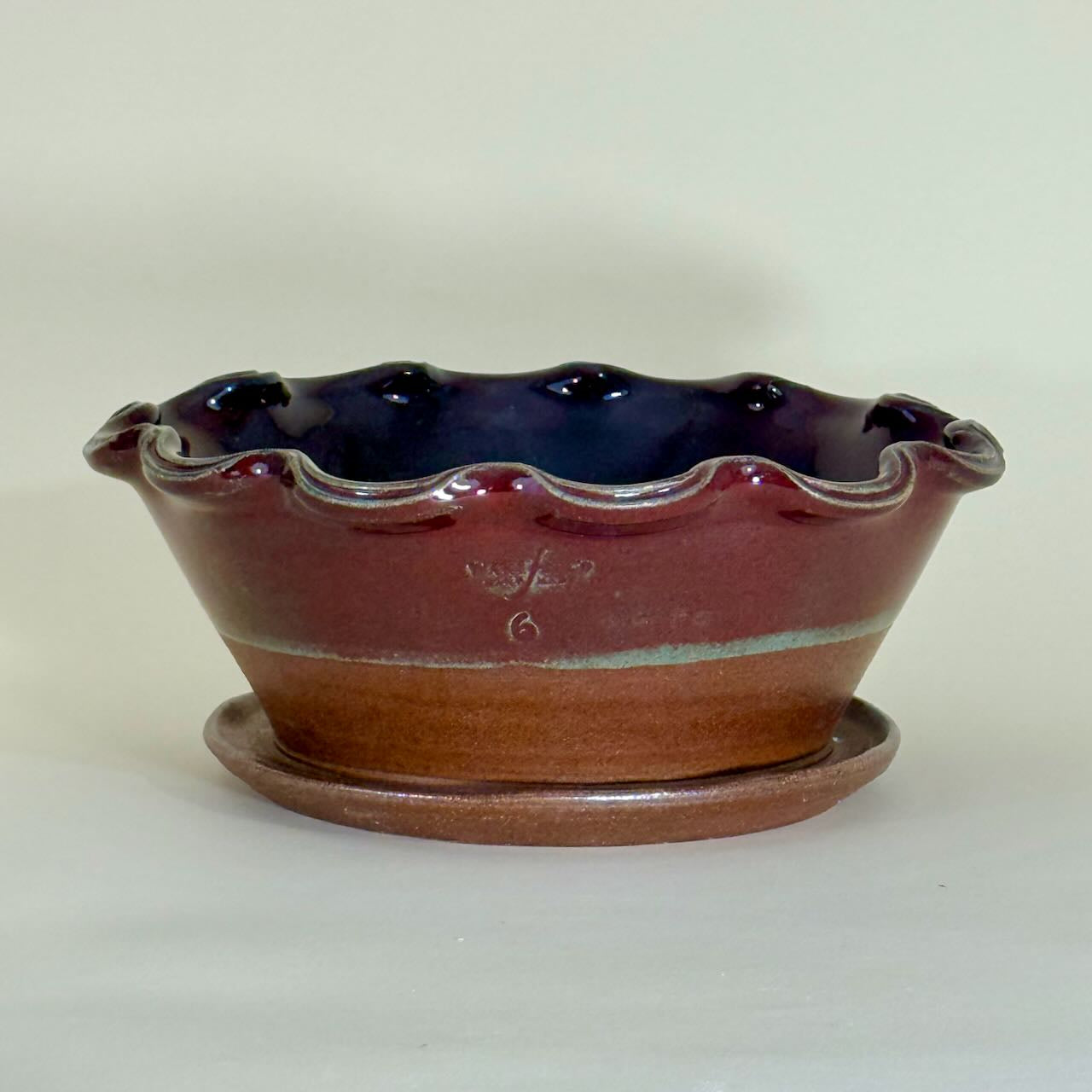 English Split Rim Scallop with Attached Saucer