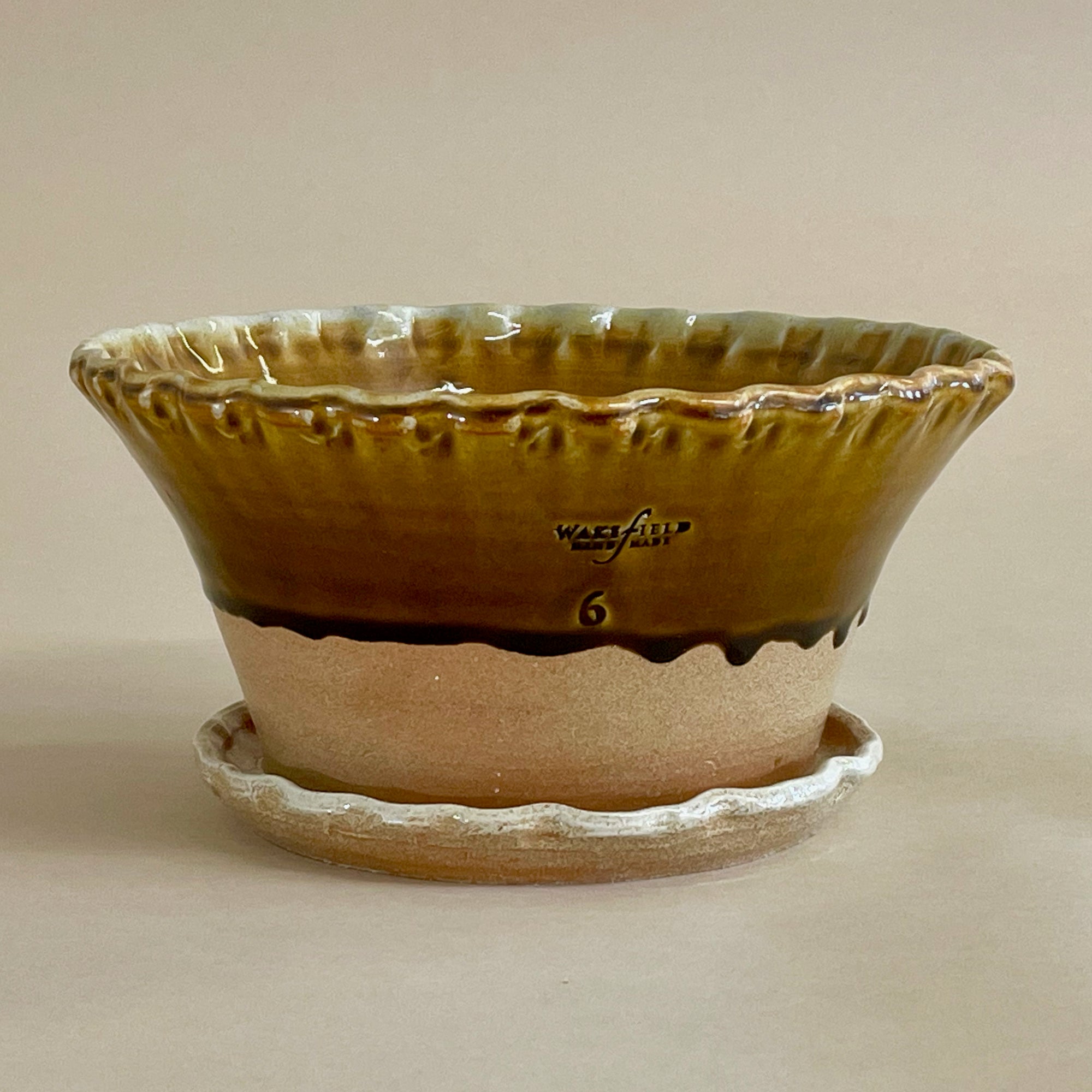 Pennsylvania Crimped Rim Paperwhite Pot with Attached Saucer
