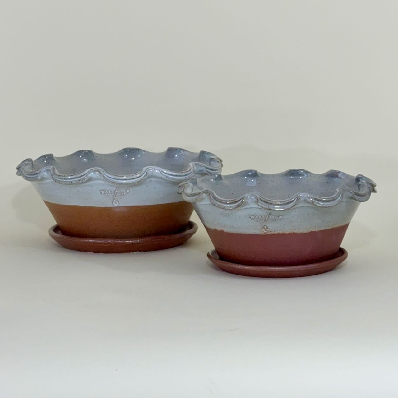 English Split Rim Scallop with Attached Saucer