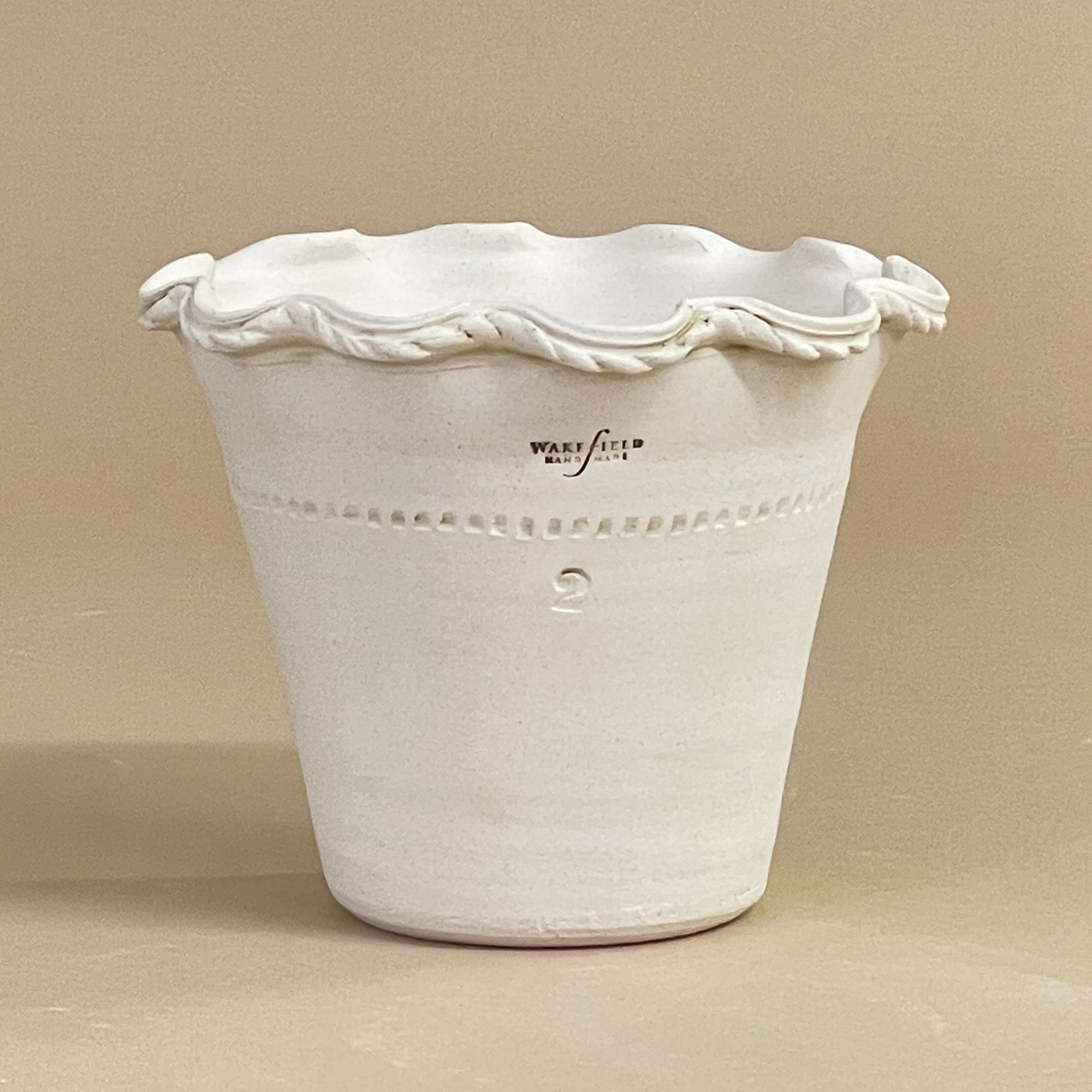 Scalloped Full Pot, Roped Rim with Saucer